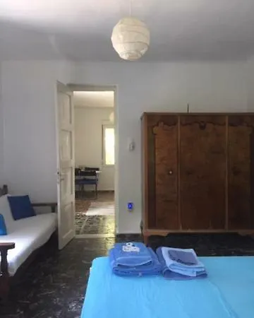 Ioulia Semesterbostad Kala Nera